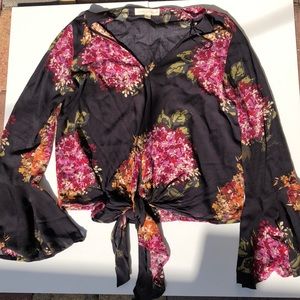 V-neck tie bottom floral blouse